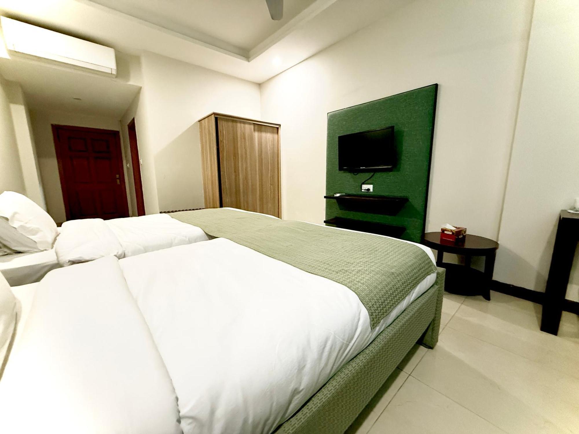 Atlas Hotel Islamabad Extérieur photo